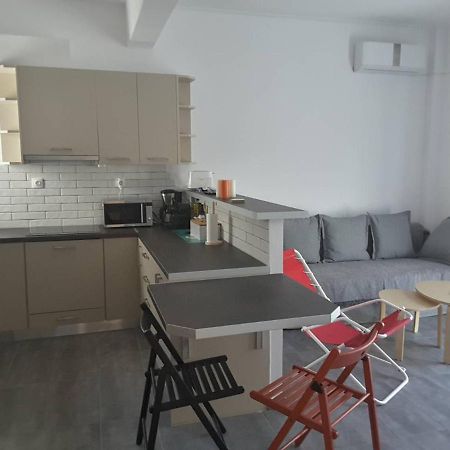 Seaview Apartment In Theheart Of Loutraki Buitenkant foto